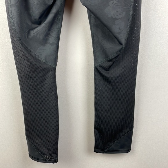 Athleta Athletic Leggings Size S Black with Black Floral Print Zip Pockets Mesh - Picture 8 of 11